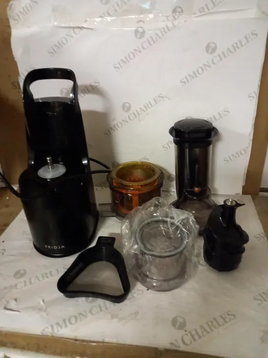 FRIDJA MASTICATING JUICER - BLACK (F1900)