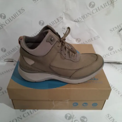 BOXED CLARKS WAVE 2.0 SAGE BOOTS SIZE 7