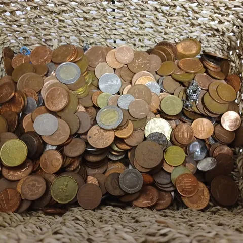 LOT OF ASSORTED COINS FROM VARIOUS CURRENCIES AND CHARMS