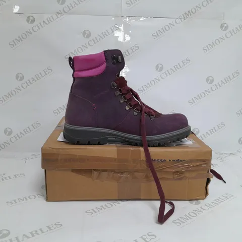 BOXED PAIR OF ADESSO MARLEY WATER RESISTANT HIKING BOOTS IN PURPLE/FUCHSIA SIZE 7