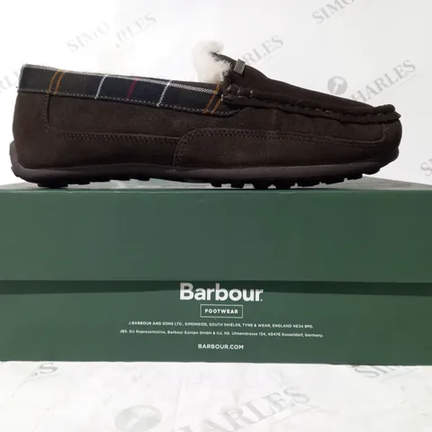 BOXED PAIR OF BARBOUR MARTIN SLIPPERS IN BROWN UK SIZE 8