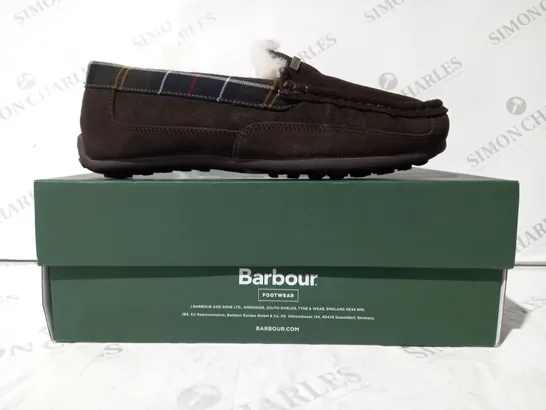 BOXED PAIR OF BARBOUR MARTIN SLIPPERS IN BROWN UK SIZE 8