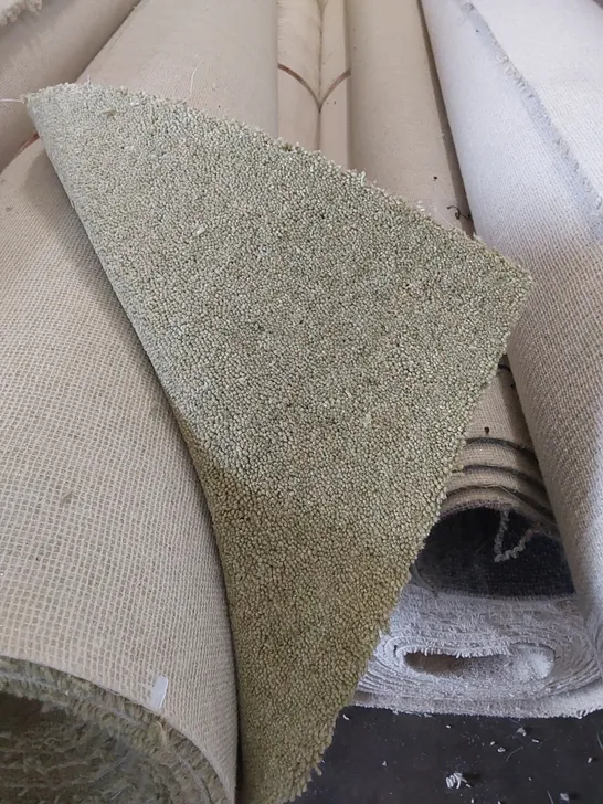 ROLL OF QUALITY ROSEDALE SPAUNTON MOOR CARPET // SIZE: APPROX 4 X 7.33m