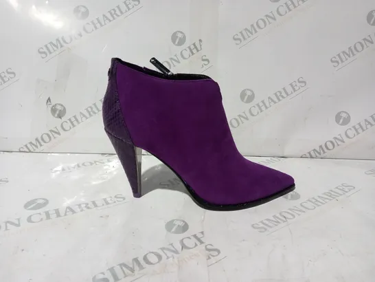 BOXED PAIR OF DANNII MINOGUE UPTOWN SUEDE BOOTS IN PURPLE UK SIZE 5