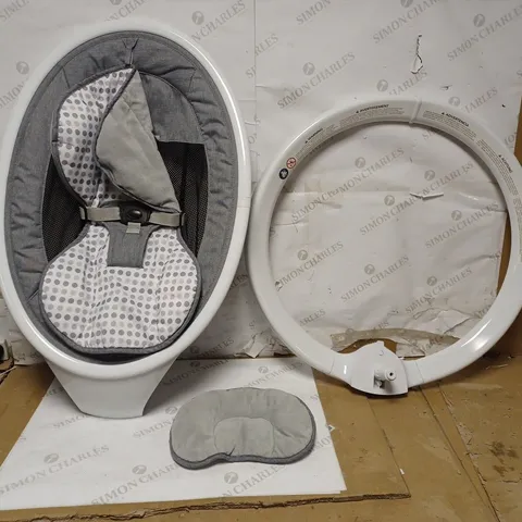 MUNCHKIN BABY SEAT GREY AND WHITE