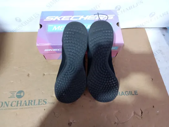 BOXED PAIR OF SKECHERS - SIZE 6.5
