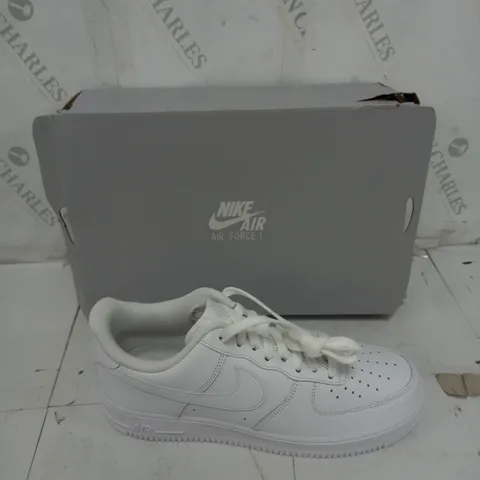 BOXED PAIR OF NIKE AIR FORCE 1 WHITE SIZE UK 9.5 