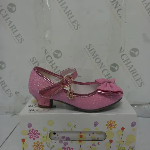 BOXED PAIR OF GIRS GLITTER BOW KITTEN HEEL SHOES IN PINK SIZE CHILD 29