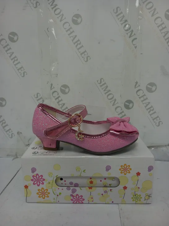 BOXED PAIR OF GIRS GLITTER BOW KITTEN HEEL SHOES IN PINK SIZE CHILD 29