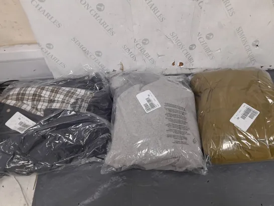 BOX OF APPROXIMATELY 10 ASSORTED BAGGED PIECES OF CLOTHING IN VARIOUS STYLES, SIZES, AND BRANDS 