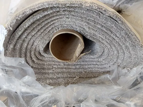 ROLL OF QUALITY EC HEARTLAND ULTRA PINVIN CARPET - APPROXIMATELY 6.9 x 5M