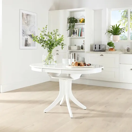 BOXED HUDSON WHITE ROUND EXTENDING DINING TABLE (1 of 1 BOX)