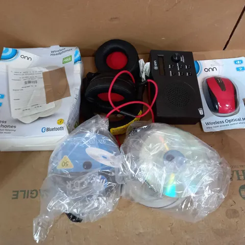 LOT OF APPROX 6 ASSORTED TECH ITEMS TO INCLUDE BLANK CDROMS, HEADPHONES, RADIO AND PC MOUSE