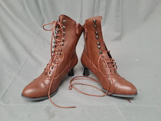 BOXED PAIR OF DESIGNER LOW HEEL ANKLE BOOTS IN BROWN EU SIZE 39