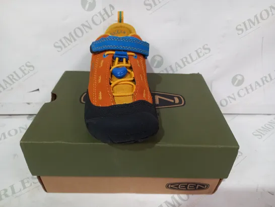 BOXED PAIR OF KEEN KIDS SHOES IN ORANGE/YELLOW UK SIZE 12