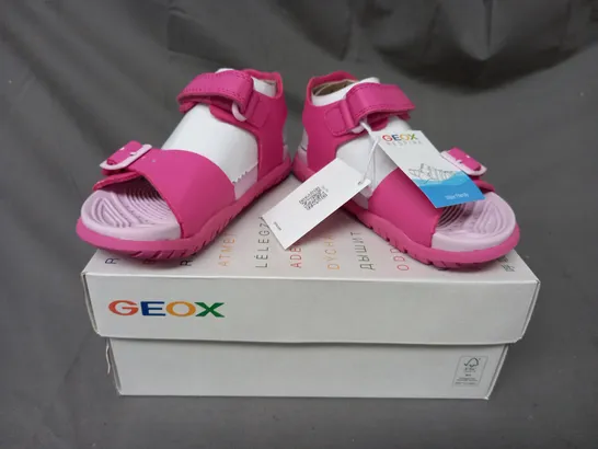 BOXED PAIR OF GEOX KIDS OPEN TOE SANDALS IN PINK UK SIZE 8.5