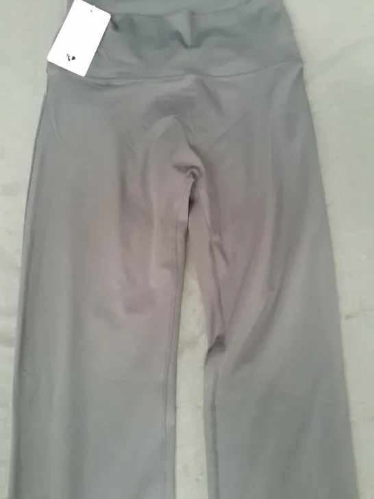 WOMEN'S BEST ESSENTIAL FLARED LEGGINGS IN GRAPHITE SIZE MEDIUM