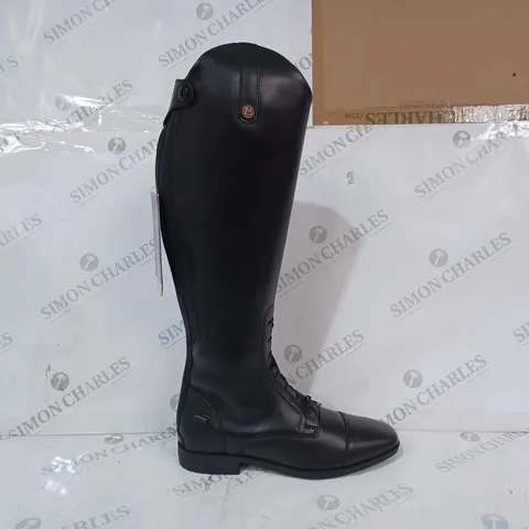 BOXED PAIR OF BROGINI ALBARETO EASY-CLEAN FIELD BOOTS IN BLACK UK SIZE 5