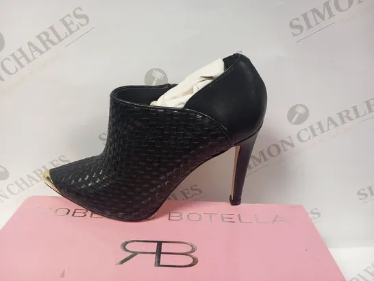 BOXED ROBERTO BOTELLA SIZE 37