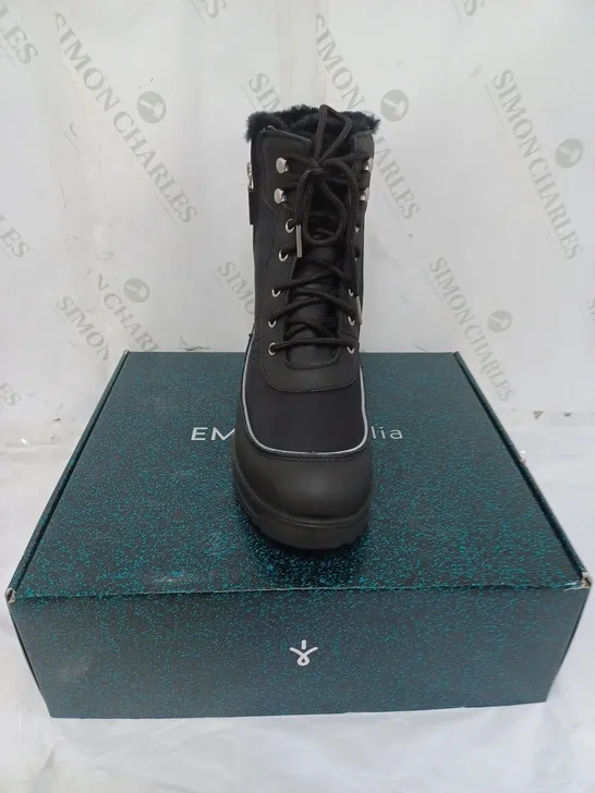 BOXED EMU AUSTRALIA LADIES SNOWY WATERPROOF BOOTS WITH REFLECTIVE TRIM BLACK SIZE 8