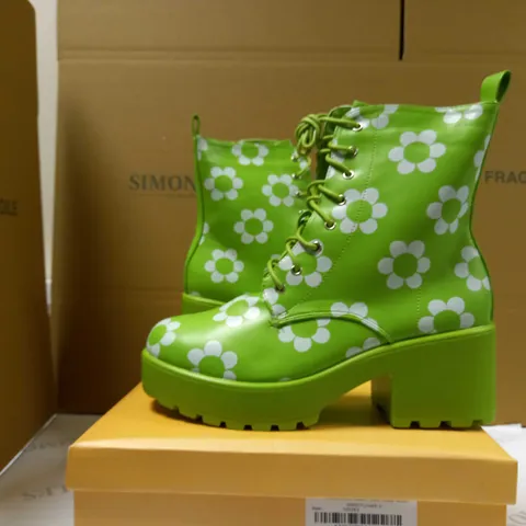 KOI ORCHIS CHARM GREEN FLOWER POWER BOOTS - SIZE 9