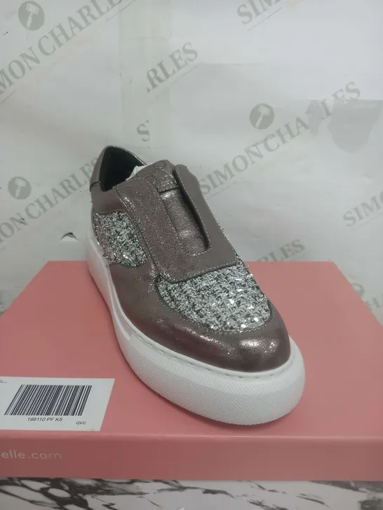 BOXED MODA IN PELLE ALTHEA PEWTER LEATHER GLITTER SHOES - SIZE 5