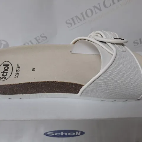 BOXED SCHOLL SANDLES IN WHITE SIZE 6 