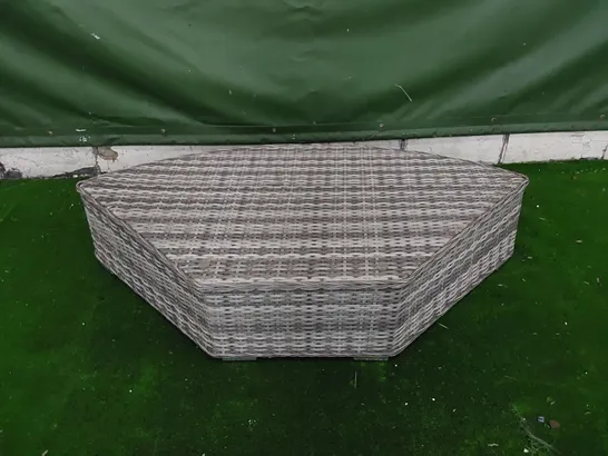 DESIGNER GREY RATTAN GARDEN/PATIO PIECE 