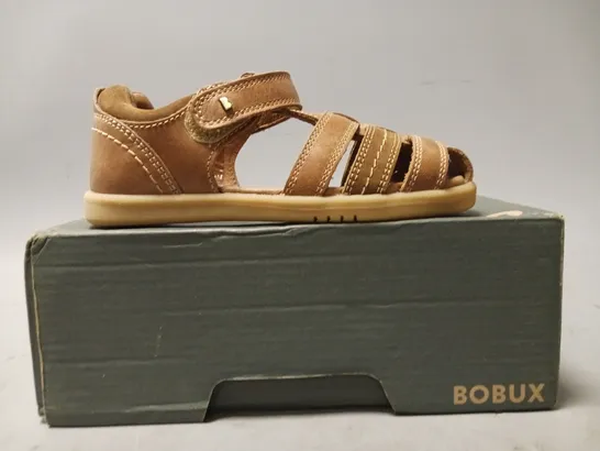 BOXED PAIR OF BOBUX KIDS SANDALS IN CARAMEL EU SIZE 26