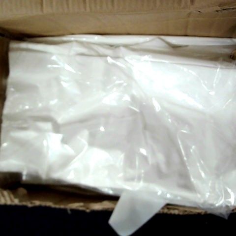LOT OF APPROXIMATELY 50 DISPOSABLE MEDICAL APRONS