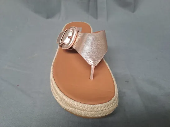 PAIR OF FITFLOP TOE-POST WEDGE SANDALS IN METALLIC ROSE GOLD UK SIZE 5.5