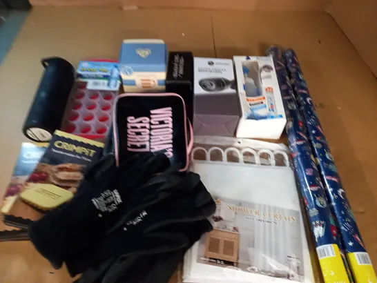 LARGE QUANTITY OF ASSORTED HOUSEHOLD ITEMS TO INCLUDE DECOY CAMERA, CORNISH MUG AND WORK GLOVES