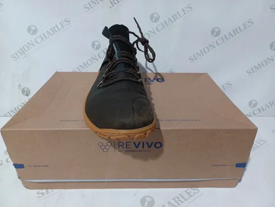 BOXED PAIR OF REVIVO BY VIVO BAREFOOT MAGNA FOREST SHOES IN DARK OLIVE EU SIZE 40