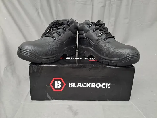 BOXED PAIR OF BLACKROCK CHUKKA BOOTS IN BLACK UK SIZE 4