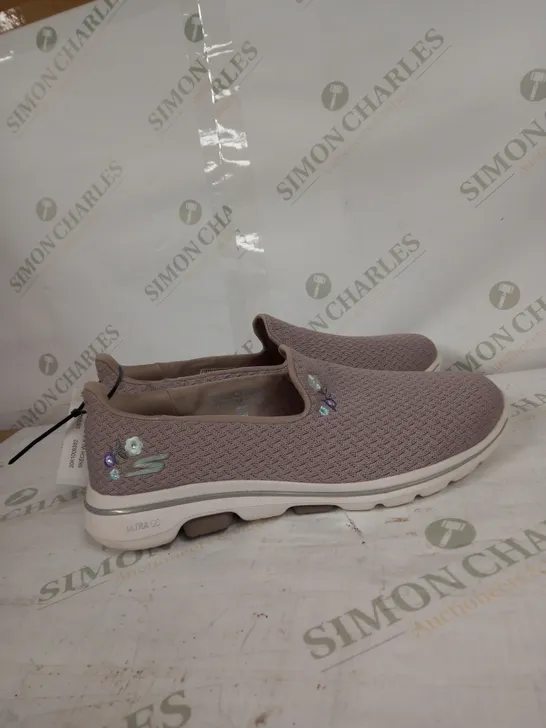 SIZE 7 SKECHERS GO WALK 5 FLOWERY AIR MESH SLIP ON TRAINER - TAUPE 