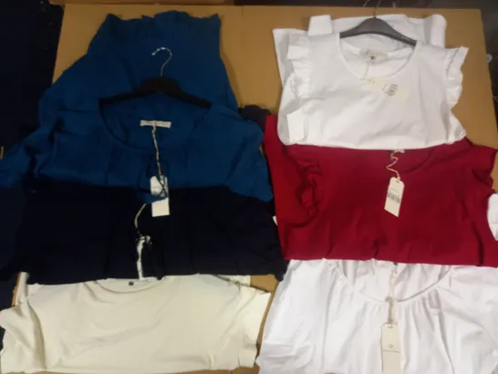 BOX OF APPROX 6 ASSORTED ITEMS OF MAISON DE NIMES CLOTHING IN VARIOUS SIZES AND STYLES