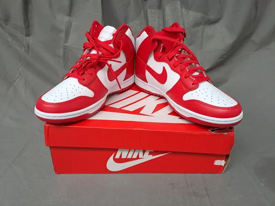 BOXED PAIR OF NIKE SHOES IN WHITE/RED UK SIZE 9