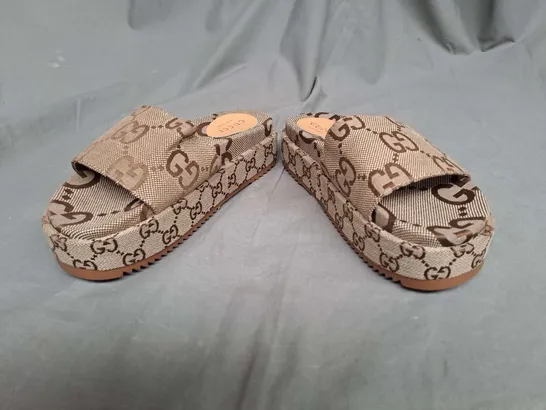 PAIR OF GUCCI PLATFORM SLIDES IN BROWN SIZE 38