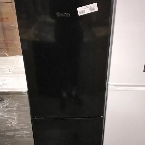 SWAN SR15880B 146CM TALL FRIDGE FREEZER BLACK