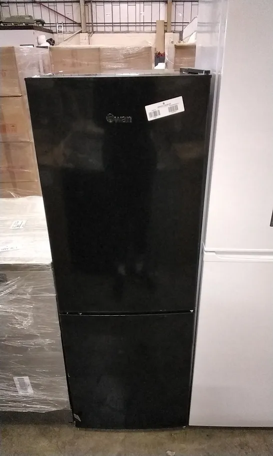 SWAN SR15880B 146CM TALL FRIDGE FREEZER BLACK