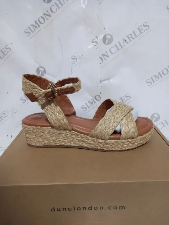 DUNE LINNIE CROSS STRAP FLATFORM SANDALS SIZE 3