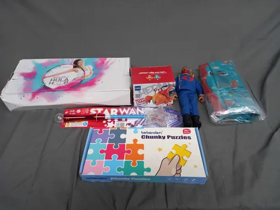 MEDIUM BOX OF ASSORTED TOYS AND GAMES TO INCLUDE JIGSAWS, PICNIC BLANKET AND HULA HOOP
