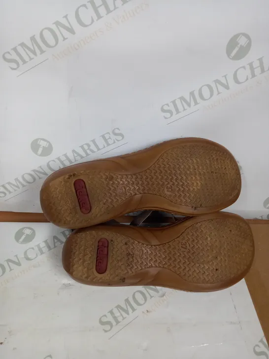 RIEKER EMBELISHED SANDAL SIZE 4