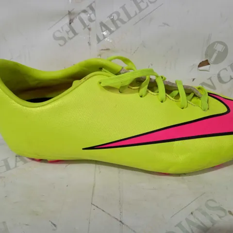 BOXED PAIR OF NIKE MERCURIAL FOOTBALL BOOTS IN FLORESCENT YELLOW/PINK SIZE UNSPECIFIED