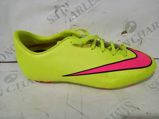 BOXED PAIR OF NIKE MERCURIAL FOOTBALL BOOTS IN FLORESCENT YELLOW/PINK SIZE UNSPECIFIED