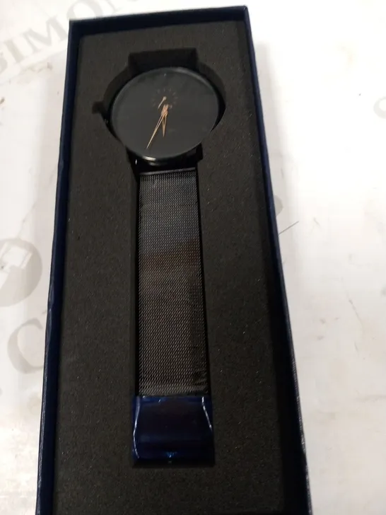 BOXED LIGE WRIST WATCH