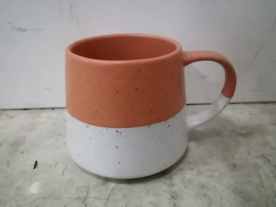 BOXED TWO TONE FLECKED BELLY MUG 