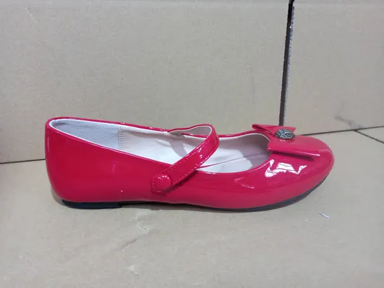 PAIR OF SIZE 34 RED KURT GEIGER SHOES 