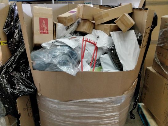 PALLET OF ASSORTED ITEMS INCLUDING FOLDONG BLSCK BOND, BABY TRAVEL BAGS, WIRE TIGHTENERS, PET BEDS, CAR MAT SETS.