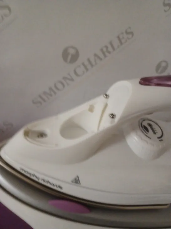 MORPHY RICHARDS JET STEAM GENERATOR IRON PINK/WHITE